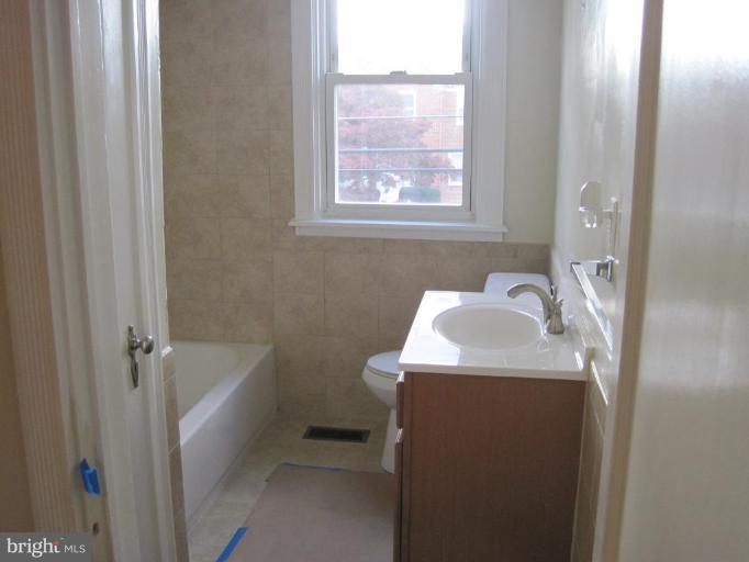419 Academy Road Catonsville, MD 21228 - Photo 13 of 20 Bath #1