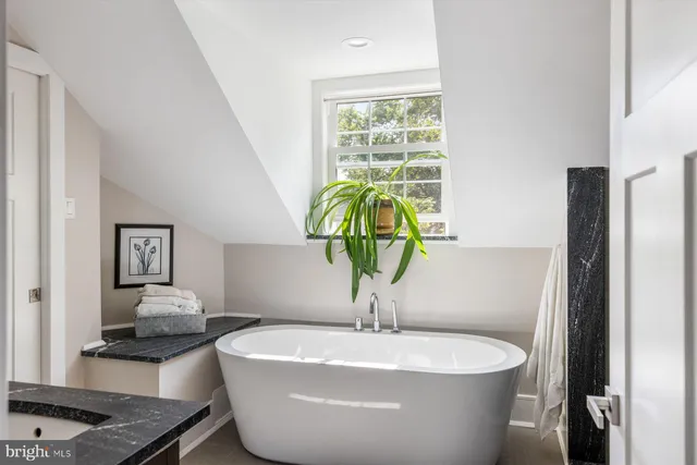 $1,099,000 | 4981 New Road, New Hope, PA 18938