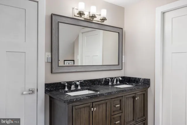 $1,099,000 | 4981 New Road, New Hope, PA 18938