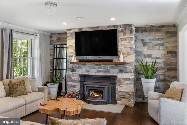 $1,099,000 | 4981 New Road, New Hope, PA 18938