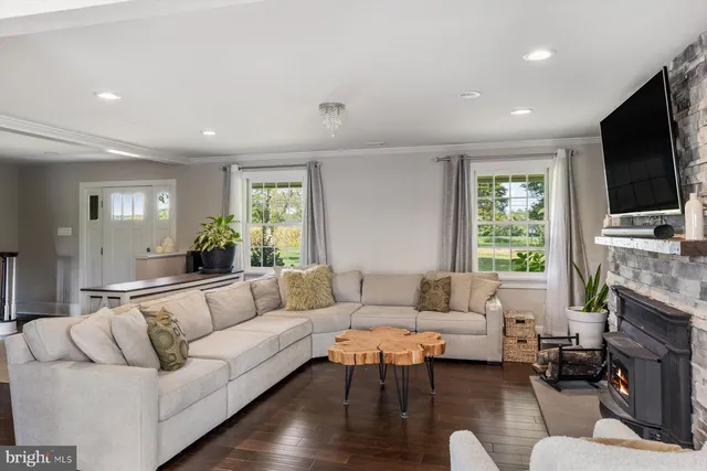 $1,099,000 | 4981 New Road, New Hope, PA 18938