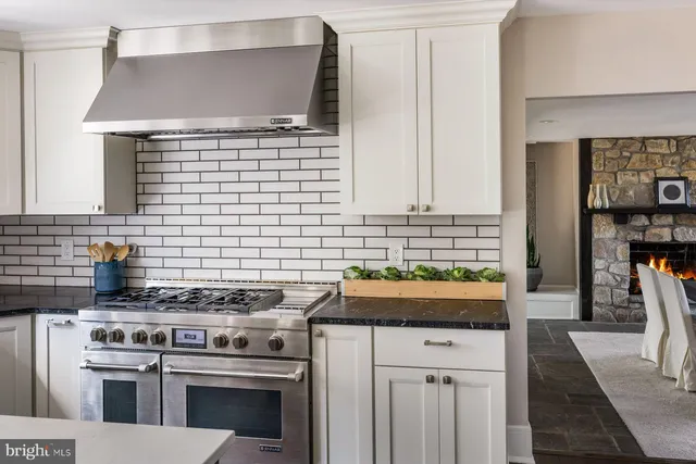 $1,099,000 | 4981 New Road, New Hope, PA 18938