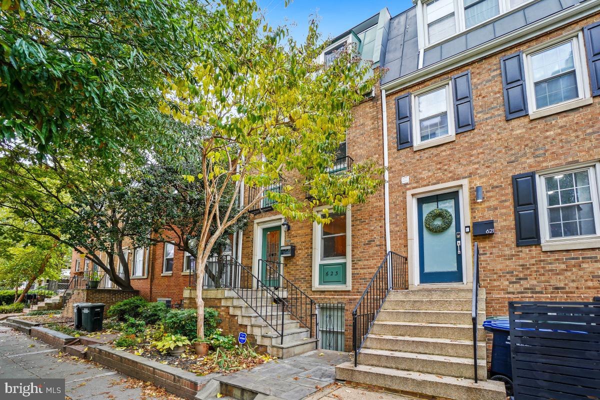 623 I Street Southwest Washington, DC 20024 - Photo 2 of 33 a front view of a house with garden