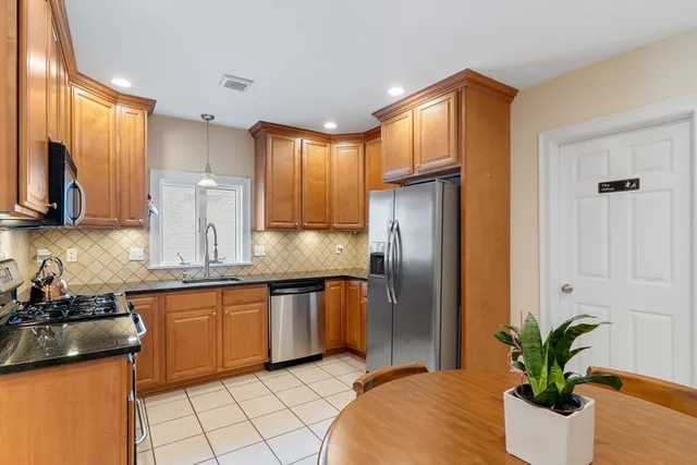 $519,500 | 15 Banks Street, Unit 4, Waltham, MA 02451