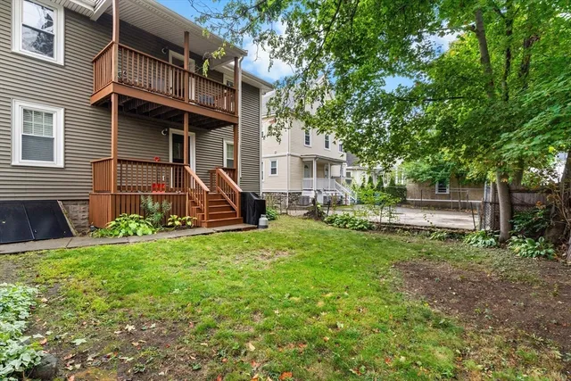 a view of a house with backyard