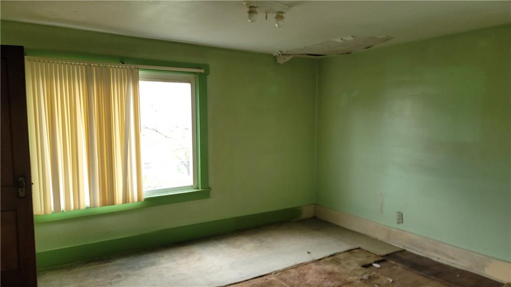 1314 George Street Coraopolis, PA 15108 - Photo 14 of 24 an empty room with a window