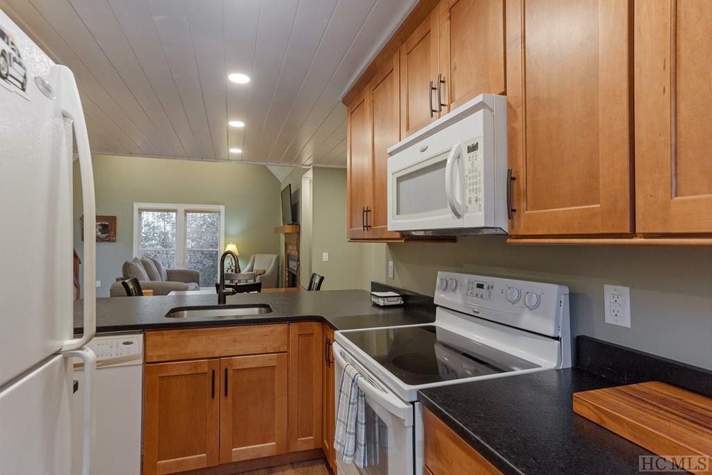 33 Chestnut Ridge, Unit 1 Sapphire, NC 28774 - Photo 12 of 38 Gallery Image 12