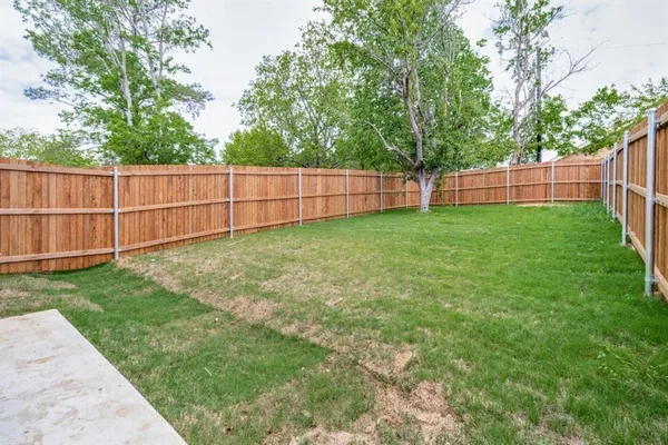 $1,600 | 811 West Coffin Street, Denison, TX 75020