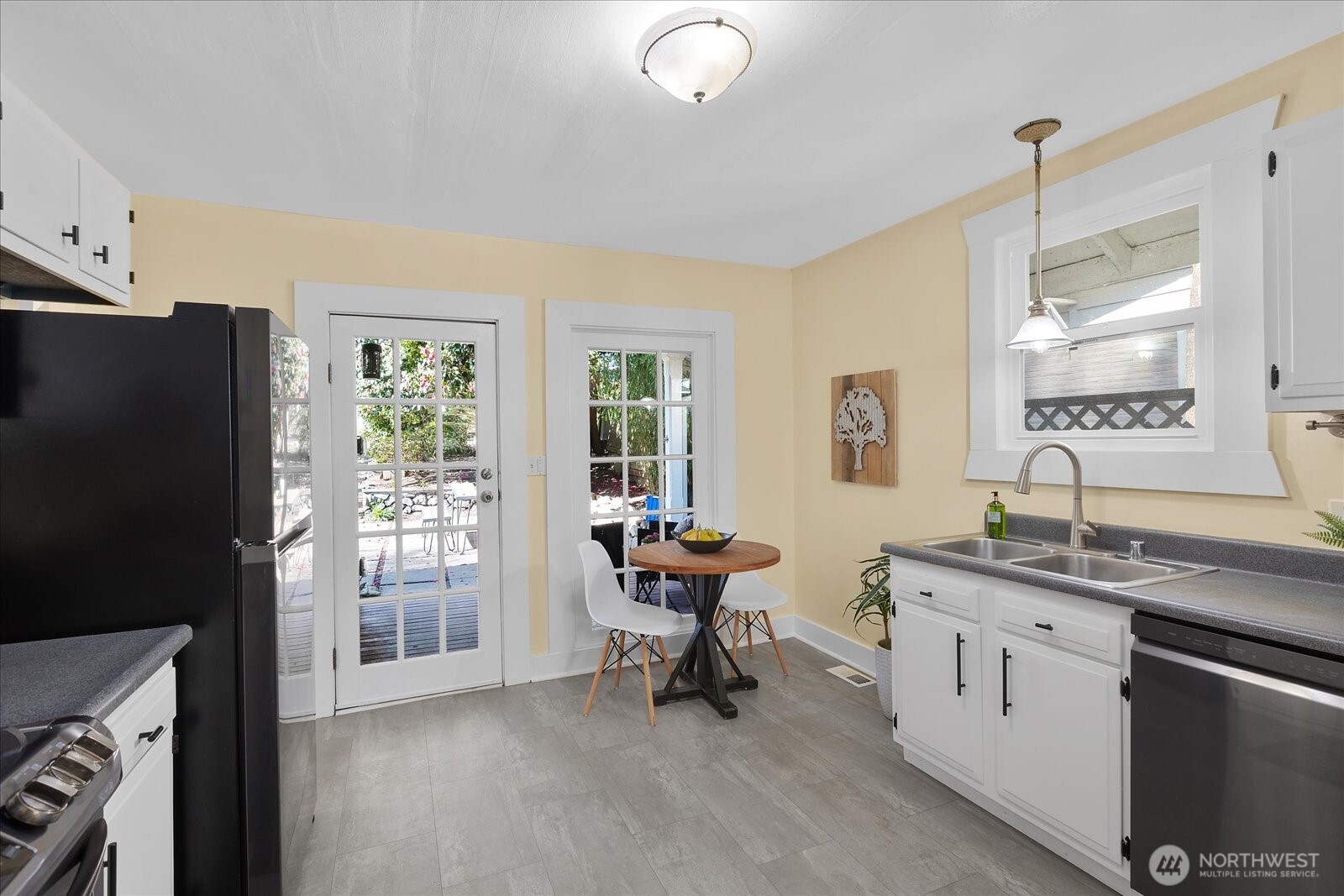 7729 18th Avenue Southwest Seattle, WA 98106 - Photo 19 of 36