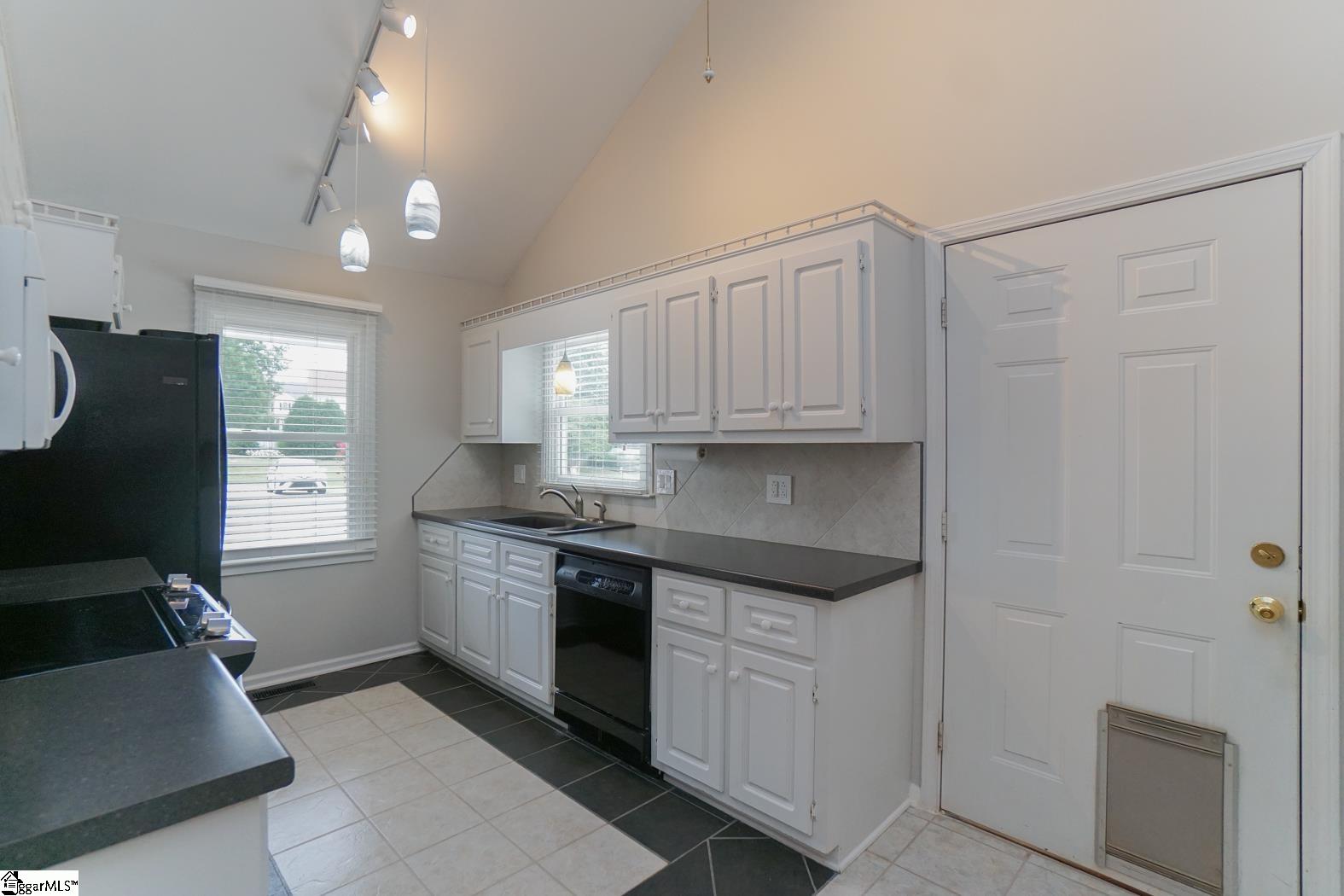 1028 Devenger Road Greer, SC 29650 - Photo 7 of 29 Gallery Image 7