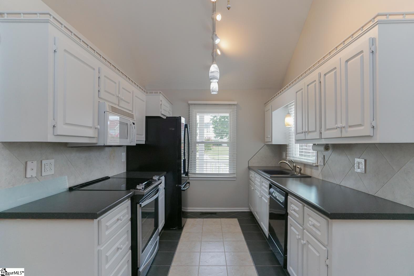 1028 Devenger Road Greer, SC 29650 - Photo 8 of 29 Gallery Image 8