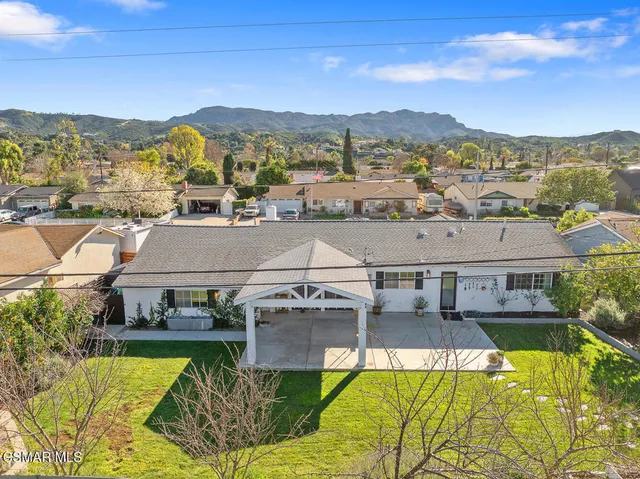 a view of house with yard and garage