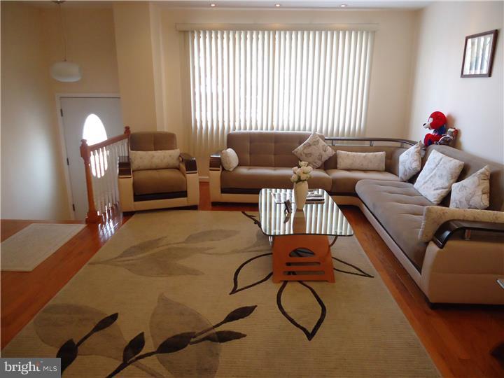 3966 Constance Road Philadelphia, PA 19114 - Photo 3 of 25 Living Room