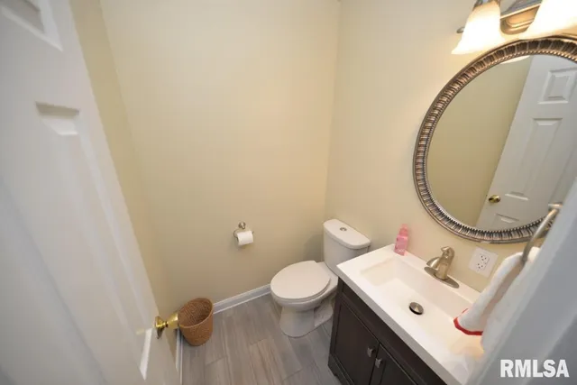 $260,000 | 824 North McCauley Lane, Mount Vernon, IL 62864