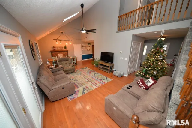 $260,000 | 824 North McCauley Lane, Mount Vernon, IL 62864