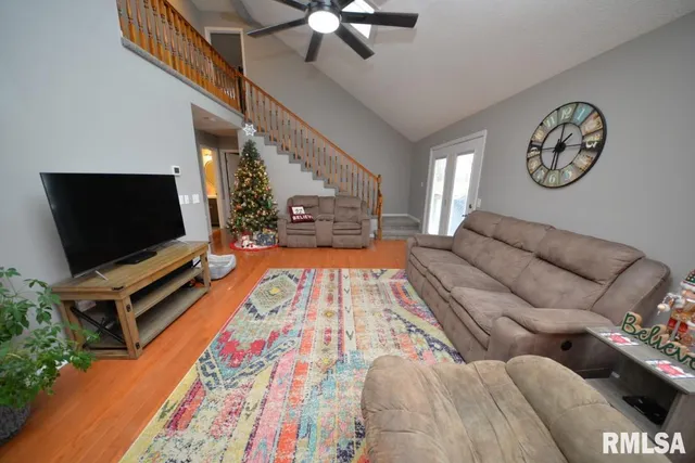 $260,000 | 824 North McCauley Lane, Mount Vernon, IL 62864