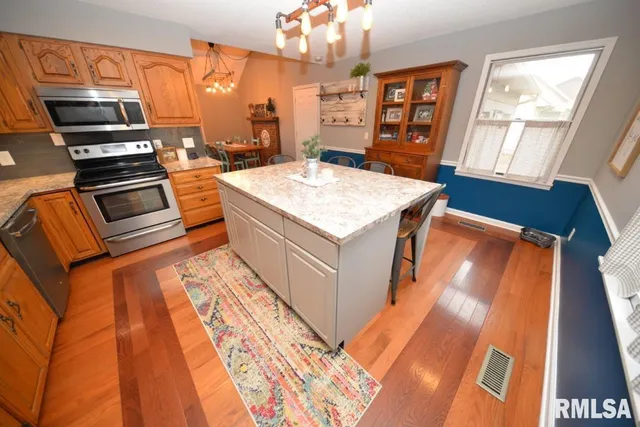 $260,000 | 824 North McCauley Lane, Mount Vernon, IL 62864