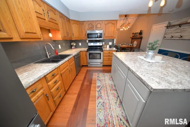 $260,000 | 824 North McCauley Lane, Mount Vernon, IL 62864