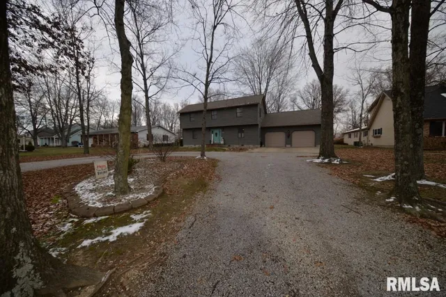 $260,000 | 824 North McCauley Lane, Mount Vernon, IL 62864