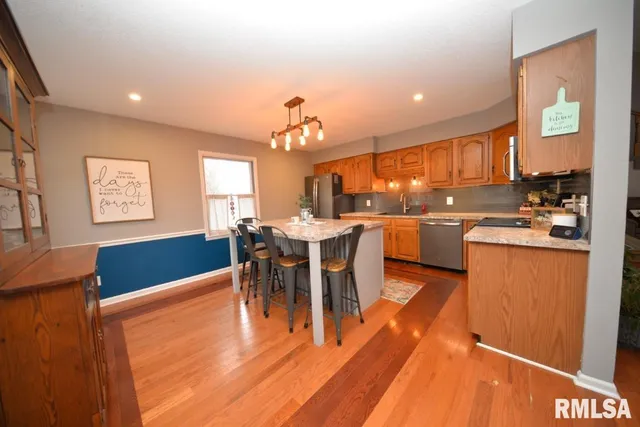 $260,000 | 824 North McCauley Lane, Mount Vernon, IL 62864