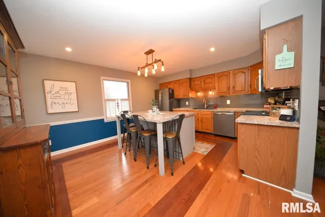 $260,000 | 824 North McCauley Lane, Mount Vernon, IL 62864