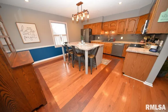 $260,000 | 824 North McCauley Lane, Mount Vernon, IL 62864