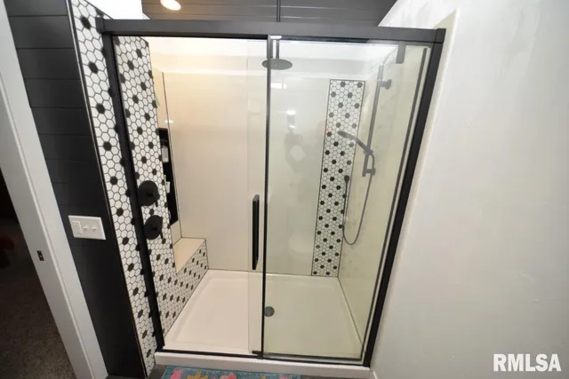 $260,000 | 824 North McCauley Lane, Mount Vernon, IL 62864