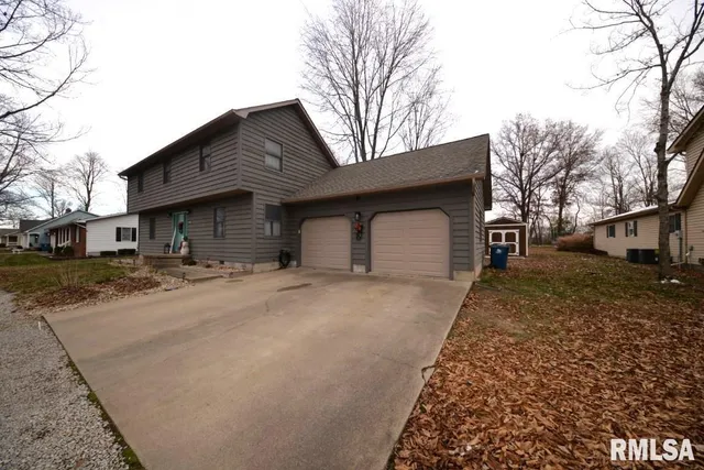 $260,000 | 824 North McCauley Lane, Mount Vernon, IL 62864