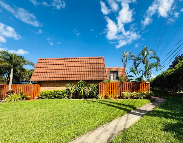 a view of a tennis court