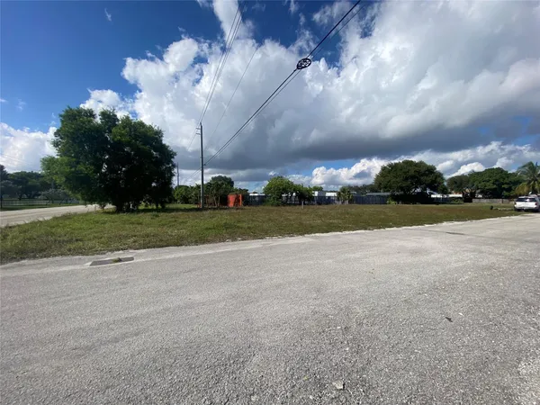 $299,990 | 19 Northwest 19th Avenue, Pompano Beach, FL 33069