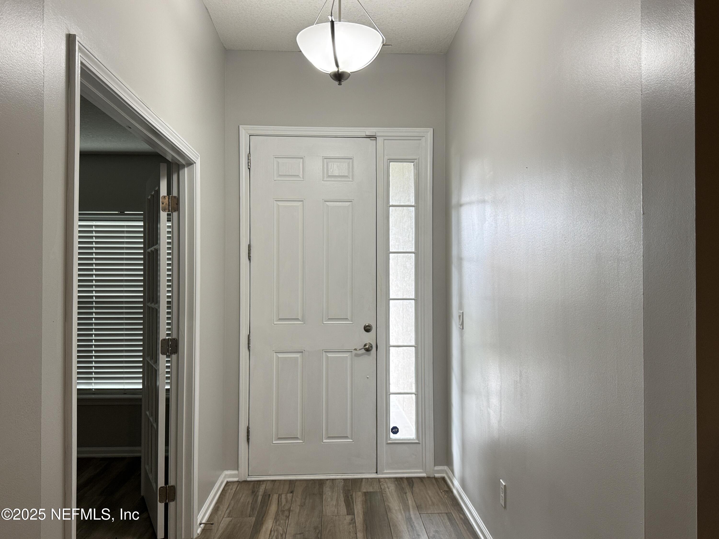94267 Woodbrier Circle Fernandina Beach, FL 32034 - Photo 4 of 32 an empty room that has a window in it