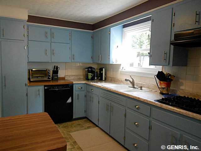 560 Helendale Road Irondequoit, NY 14609 - Photo 6 of 19 Kitchen. Speaking of the kitchen, look at the coun