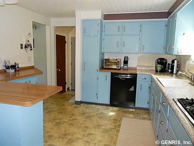 560 Helendale Road Irondequoit, NY 14609 - Photo 7 of 19 Kitchen. Kitchen appliances are also included. Jus