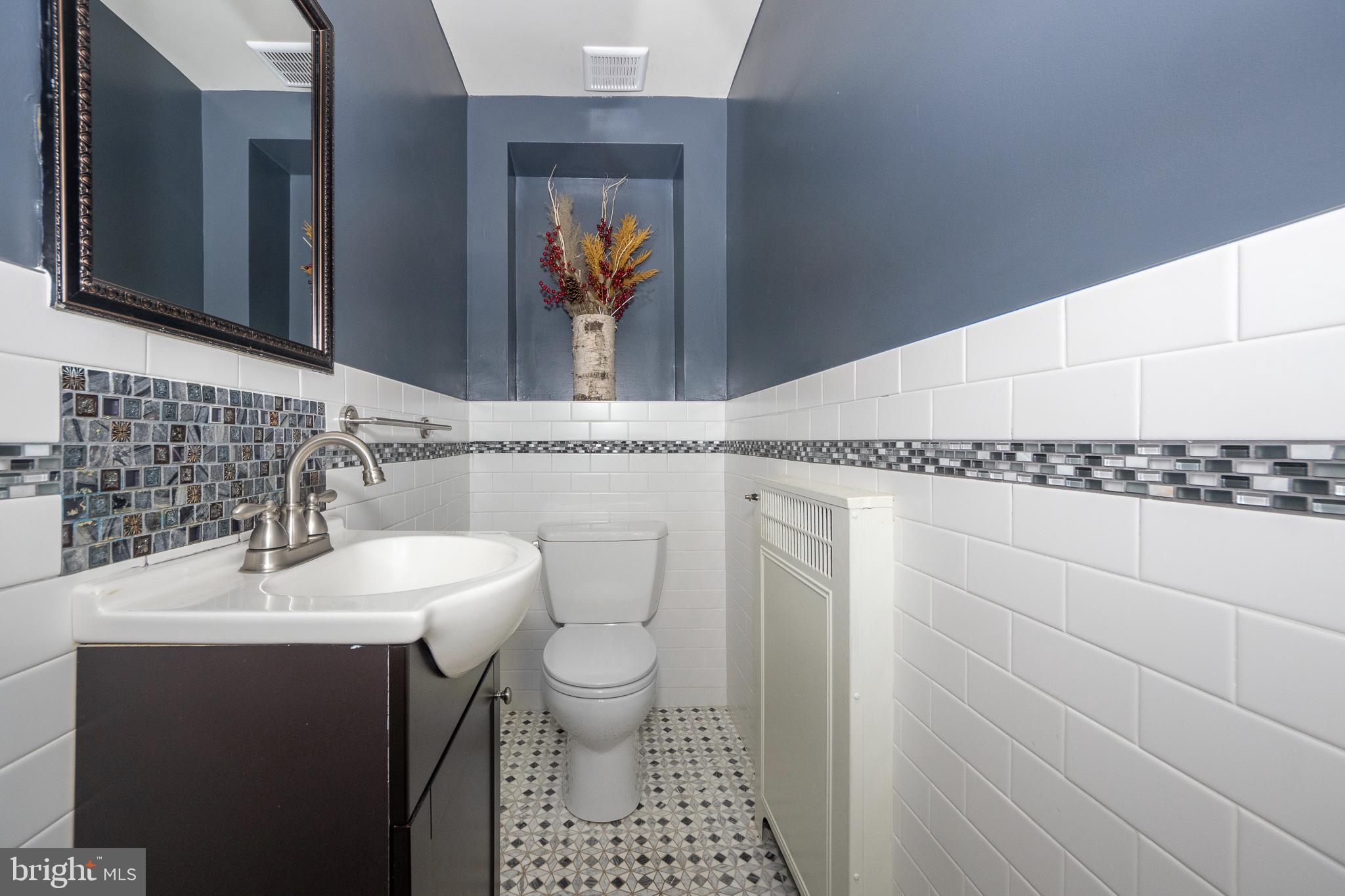 635 Mulford Road Wyncote, PA 19095 - Photo 20 of 45 Powder Room