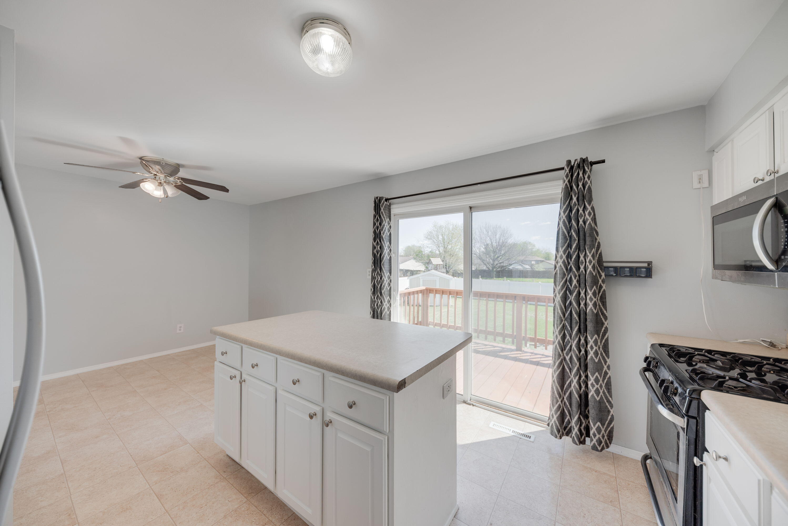 9713 Buchanan Street Crown Point, IN 46307 - Photo 5 of 19 2997x2000