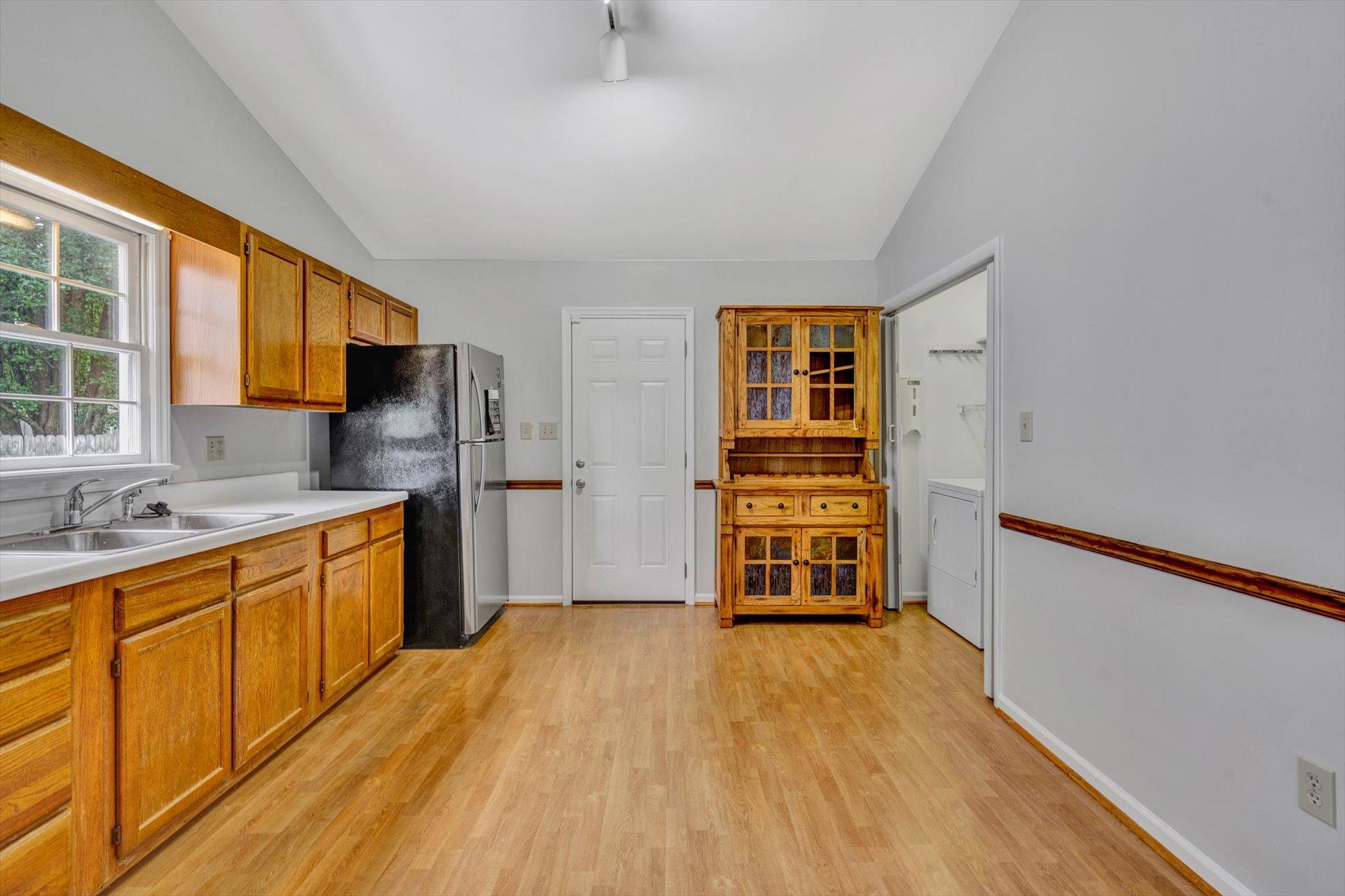 1325 Thomason Road Southeast Roanoke, VA 24014 - Photo 12 of 19 12-SHOWS GREAT-32