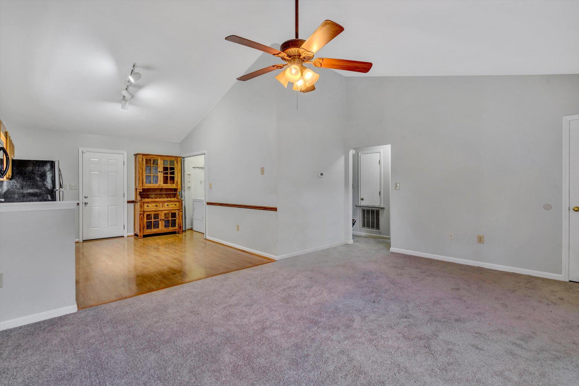 1325 Thomason Road Southeast Roanoke, VA 24014 - Photo 5 of 19 05-6ef3832506aaaa530116c417f91a86b88ea72