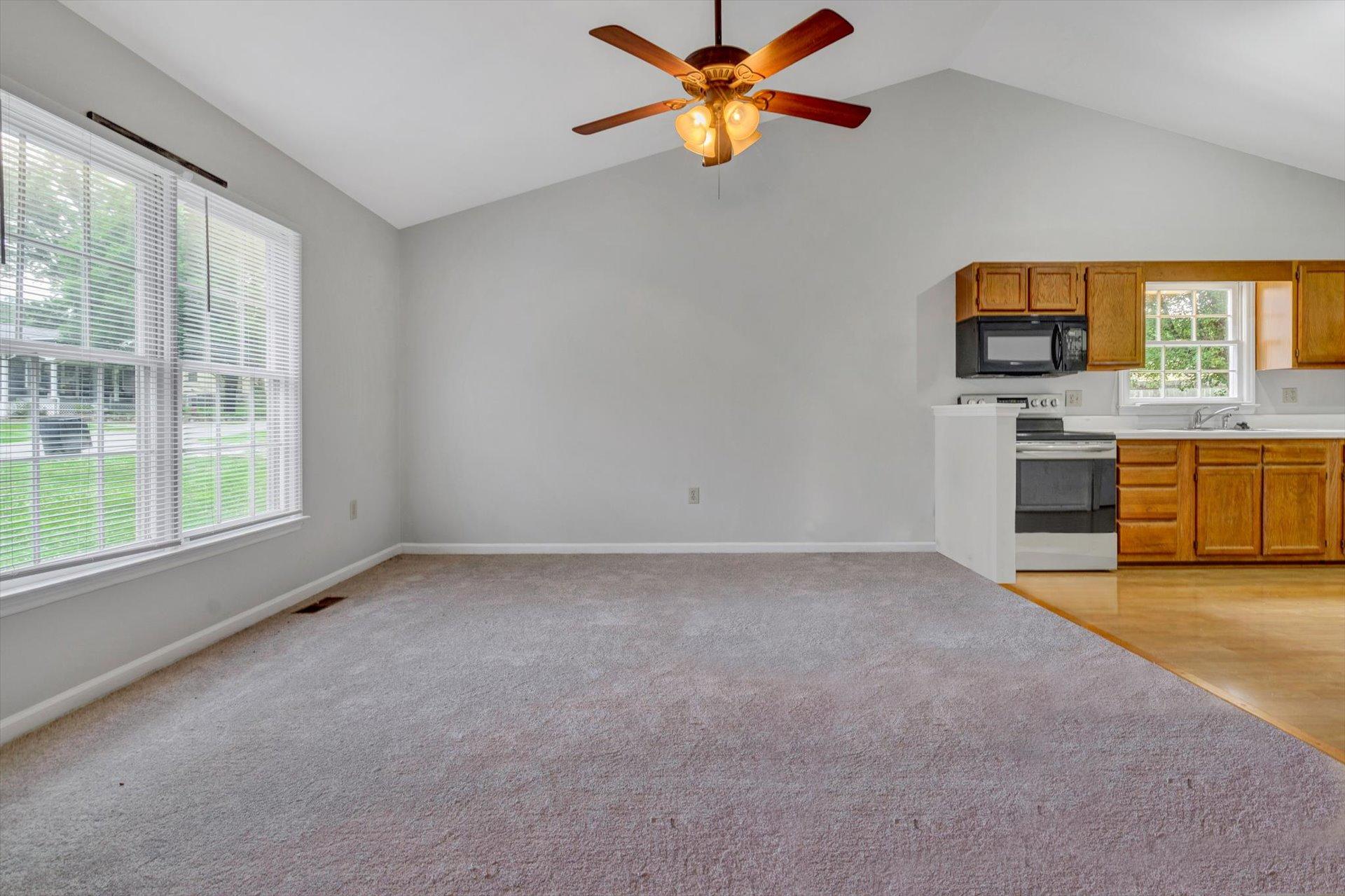 1325 Thomason Road Southeast Roanoke, VA 24014 - Photo 6 of 19 06-be9c3b5cf7af3a4d18d8ca99694790fe7ce6f