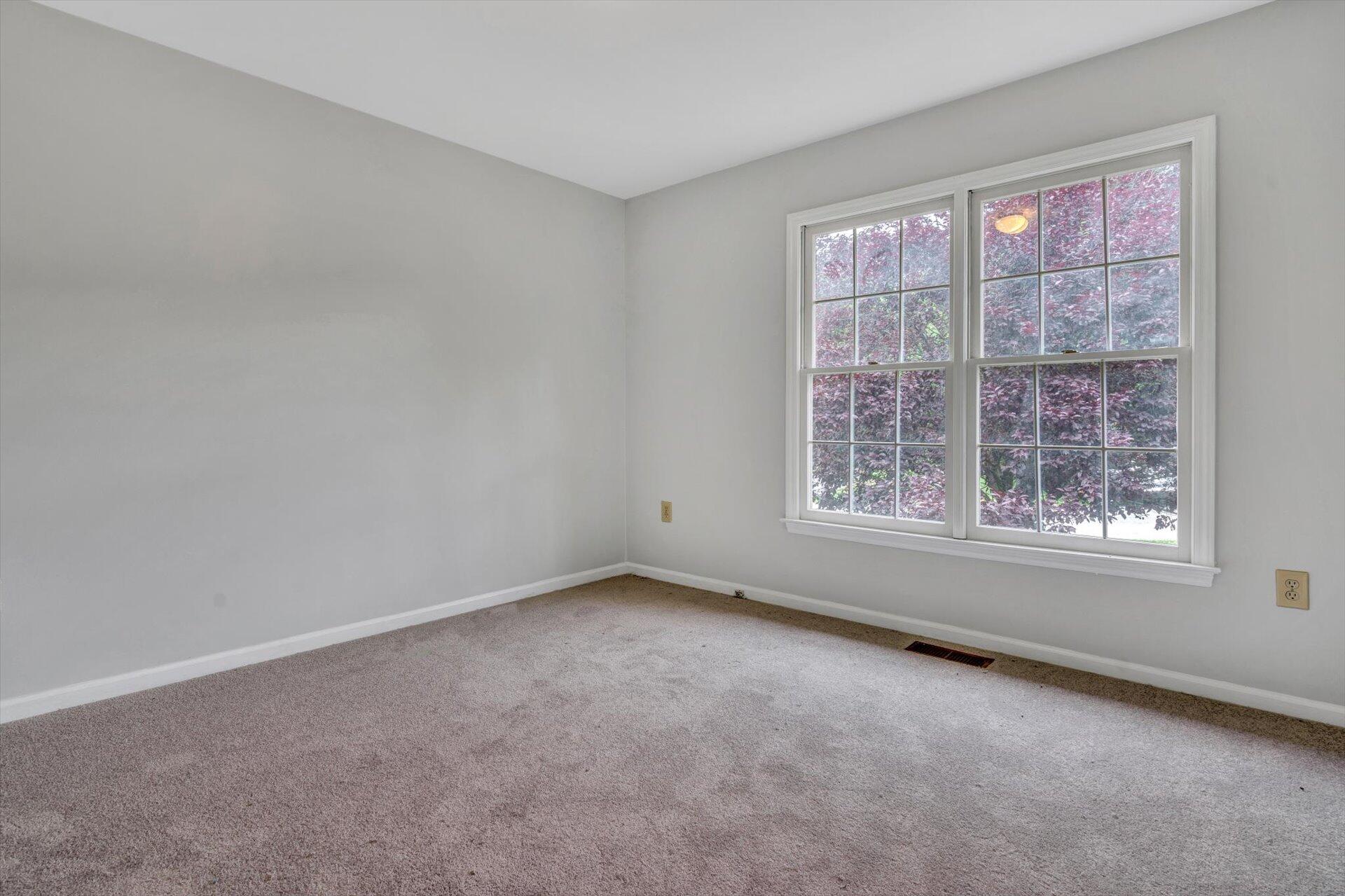 1325 Thomason Road Southeast Roanoke, VA 24014 - Photo 7 of 19 07-SHOWS GREAT-24