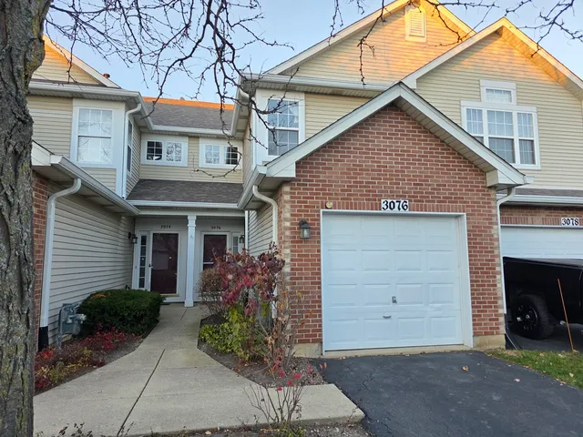 $2,300 | 3076 Kentshire Circle, Unit 3076, Naperville, IL 60564
