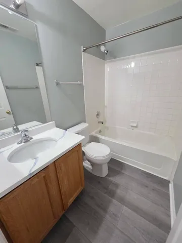 $2,300 | 3076 Kentshire Circle, Unit 3076, Naperville, IL 60564