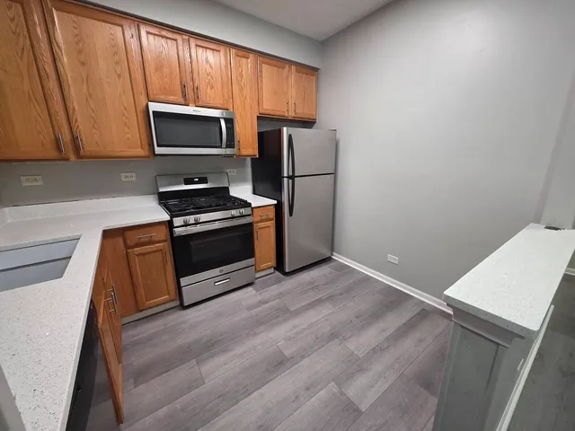 $2,300 | 3076 Kentshire Circle, Unit 3076, Naperville, IL 60564