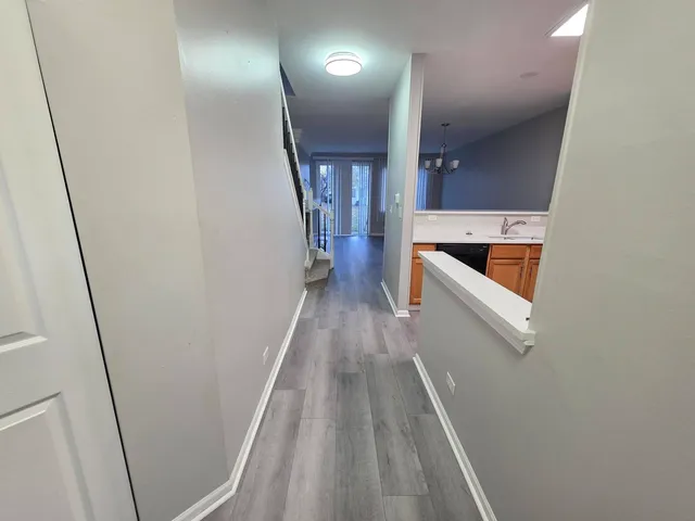 $2,300 | 3076 Kentshire Circle, Unit 3076, Naperville, IL 60564