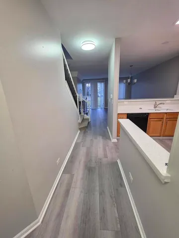 $2,300 | 3076 Kentshire Circle, Unit 3076, Naperville, IL 60564