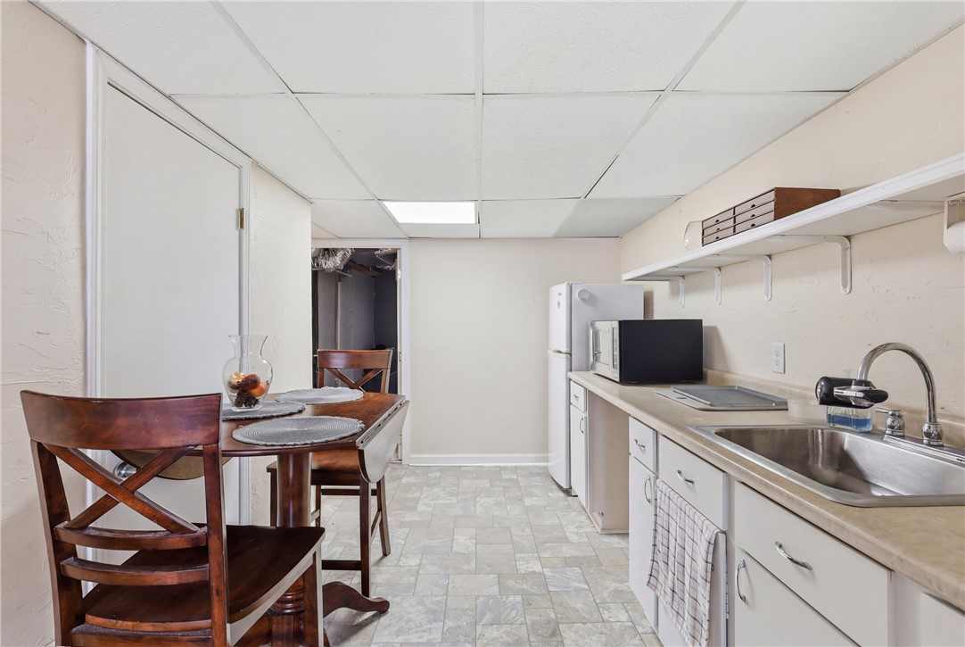 602 South Tugaloo Street Walhalla, SC 29691 - Photo 20 of 38 Functional kitchen space featuring modern appliances and a practical dining area.