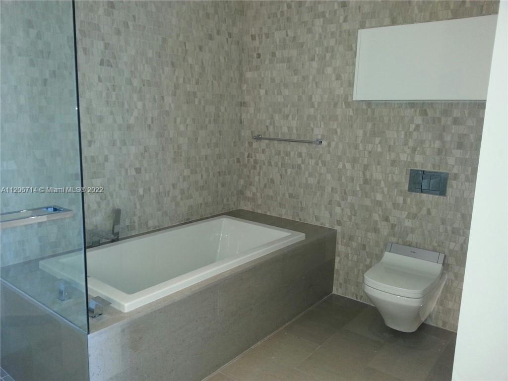 68 Southeast 6th Street, Unit 1908 Miami, FL 33131 - Photo 11 of 15