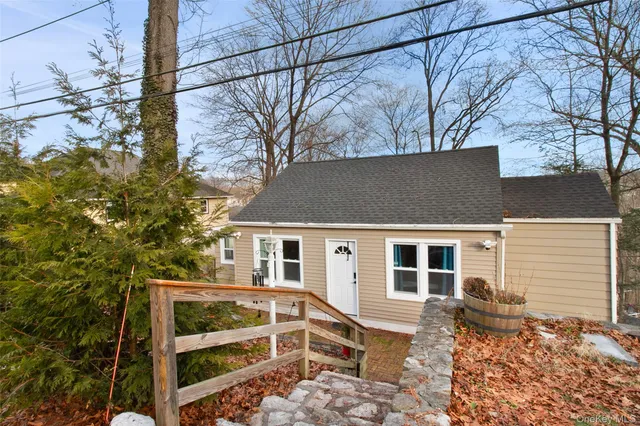 $340,000 | 4 Melnick Place, Lake Peekskill, NY 10537