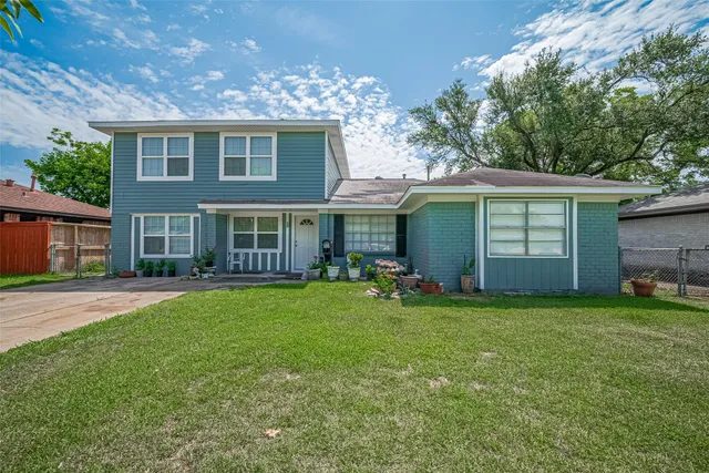 $299,999 | 5822 Shurmard Drive, Houston, TX 77092
