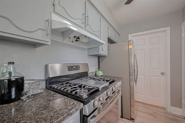 $299,999 | 5822 Shurmard Drive, Houston, TX 77092