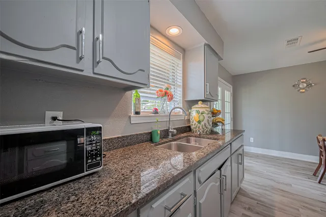 $299,999 | 5822 Shurmard Drive, Houston, TX 77092